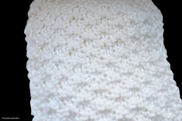 Spielkissen für Katzen gestrickt in weiß